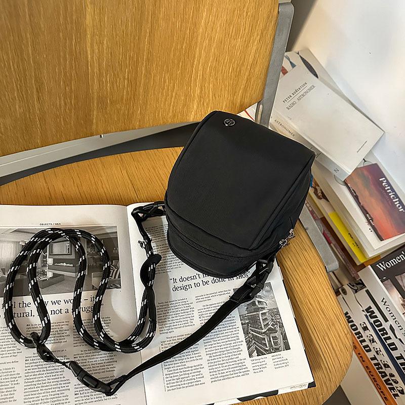 Small bag for mobile phones Women s versatile new fashion messenger bag Mobile phone bag
Small bag for mobile phones Women s versatile new fashion messenger bag Mobile phone bag