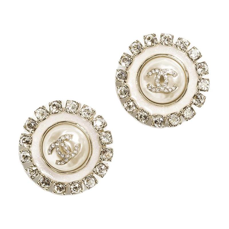 CHANEL love three-dimensional shape double C metal earrings women s gold золотий
CHANEL love three-dimensional shape double C metal earrings women s gold золотий