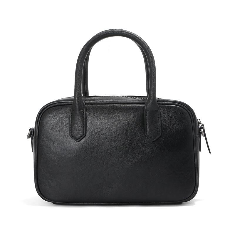 2026 Cowhide Boston Bowling Bag Women, Retro Black Commuter Hand-held Crossbody Designer Luxury Bag 23x9x14cm
2026 Cowhide Boston Bowling Bag Women, Retro Black Commuter Hand-held Crossbody Designer Luxury Bag 23x9x14cm