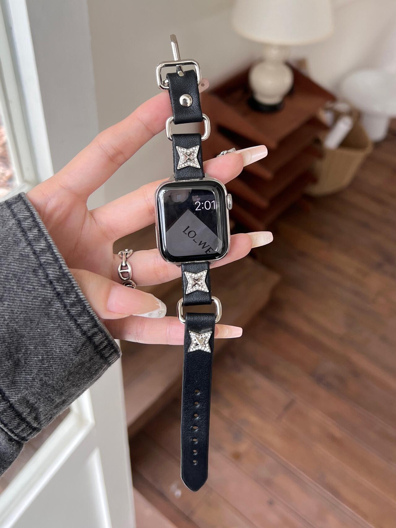 Punk style Apple Watch Series 9/8/7/6/5/SE compatible leather strap, suitable for 40/41/44/45mm women s strap 42mm44mm45mm46mm49mm чорний
Punk style Apple Watch Series 9/8/7/6/5/SE compatible leather strap, suitable for 40/41/44/45mm women s strap 42mm44mm45mm46mm49mm чорний