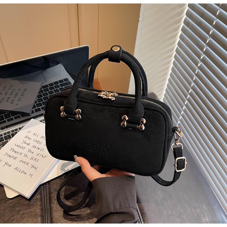 Elegant Bost Handbag 2026 Summer New Casual Versatile Crossbody Bag Gold Women s Bowling Bag чёрный
Elegant Bost Handbag 2026 Summer New Casual Versatile Crossbody Bag Gold Women s Bowling Bag чёрный