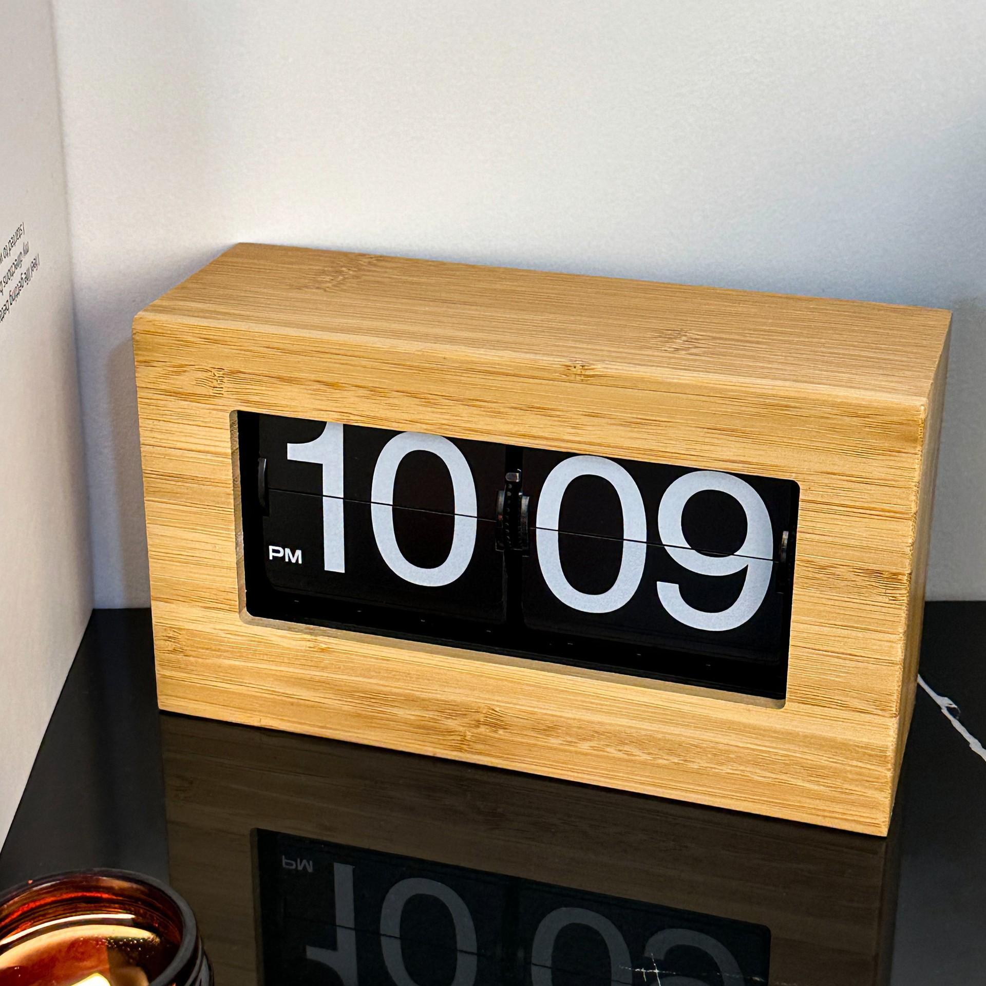 Wood Flip Page Table Clock Mechanical Desk Clocks Digital Home Decor Table Bedside Clocks Modern Room Bedroom Desk Watch Gift чорний
Wood Flip Page Table Clock Mechanical Desk Clocks Digital Home Decor Table Bedside Clocks Modern Room Bedroom Desk Watch Gift чорний
