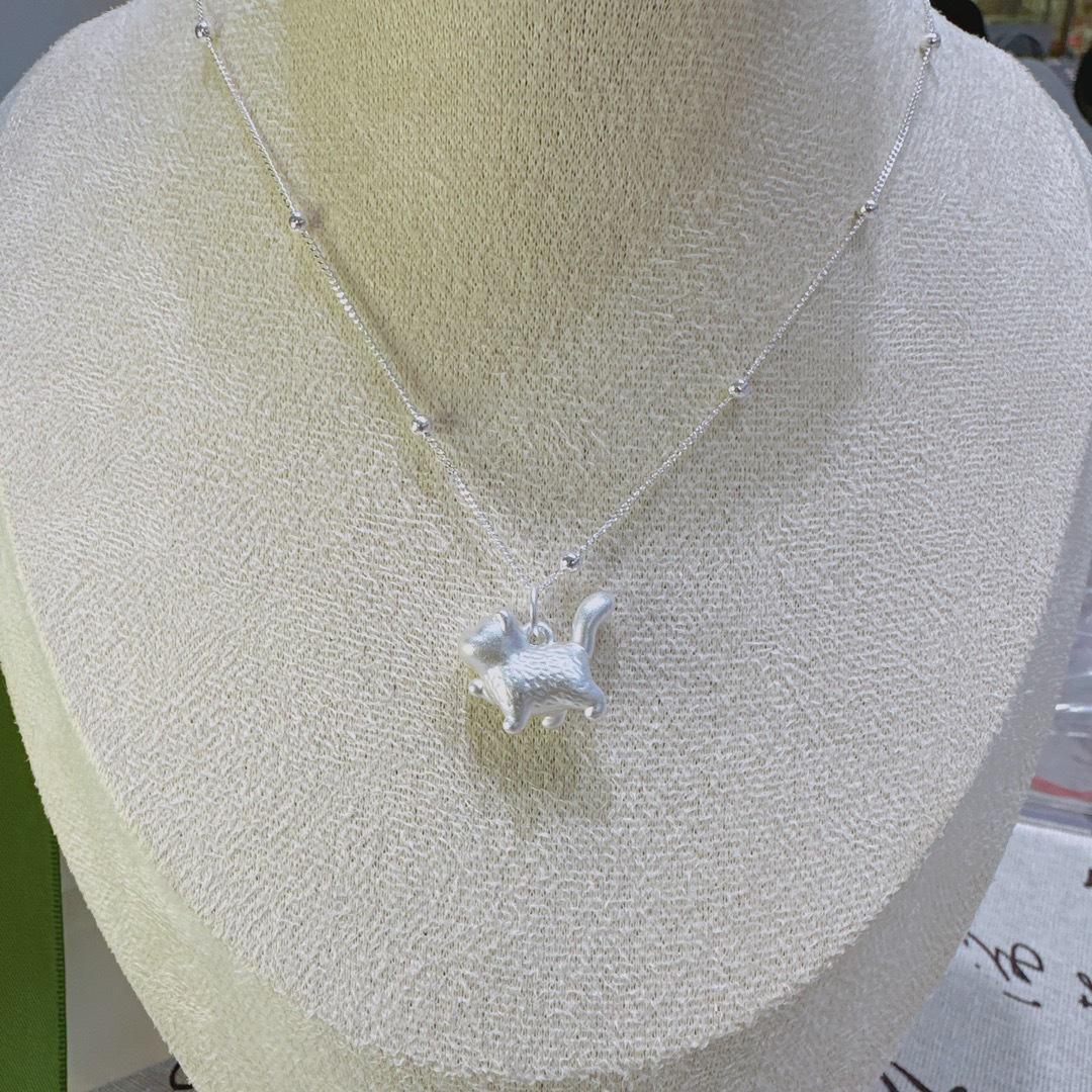999 Sterling Silver Tsundere Kitten Necklace with Spacer Beads on a Cute Silver Clavicle Chain - Versatile and Stylish Pure Silver 999
999 Sterling Silver Tsundere Kitten Necklace with Spacer Beads on a Cute Silver Clavicle Chain - Versatile and Stylish Pure Silver 999