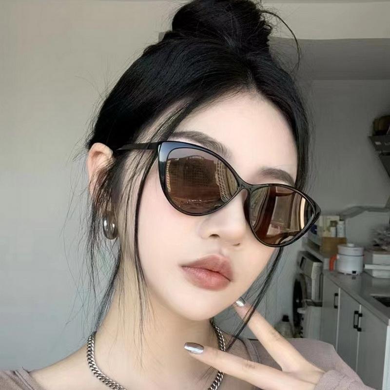 Fashion Retro Cat Eye Sunglasses Women Oval Frame Simple Design UV400 Sun Shade Glasses Summer Trendy Outdoor Travel Eyewear
Fashion Retro Cat Eye Sunglasses Women Oval Frame Simple Design UV400 Sun Shade Glasses Summer Trendy Outdoor Travel Eyewear