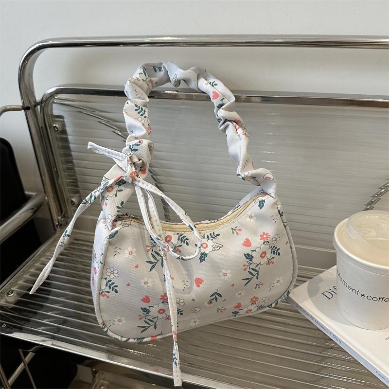 Ladies Shoulder Bags Floral Folds Rural Style Sweet Trendy Versatile Tote Bags Lightweight Large Capacity New Handbags For Girl
Ladies Shoulder Bags Floral Folds Rural Style Sweet Trendy Versatile Tote Bags Lightweight Large Capacity New Handbags For Girl