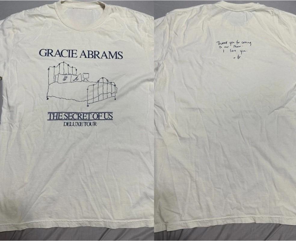 Gracie Abrams The Secret Of Us Deluxe Tour T-Shirt Cream Lollapalooza 2025 Unisex T-Shirt XL
Gracie Abrams The Secret Of Us Deluxe Tour T-Shirt Cream Lollapalooza 2025 Unisex T-Shirt XL