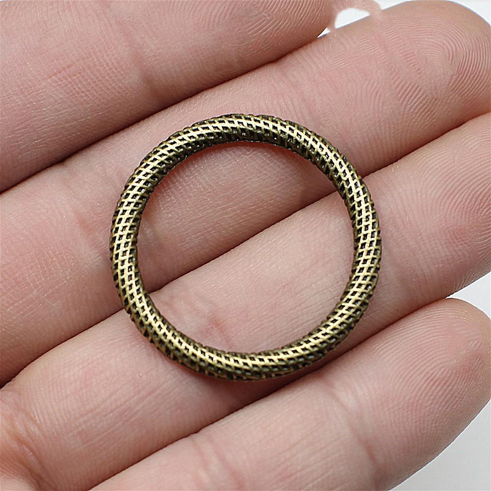 5pcs DIY Handmade Craft Big Round Circle Charms Pendant Tibetan Bronze Silver Color Pendants Antique Jewelry Making
5pcs DIY Handmade Craft Big Round Circle Charms Pendant Tibetan Bronze Silver Color Pendants Antique Jewelry Making