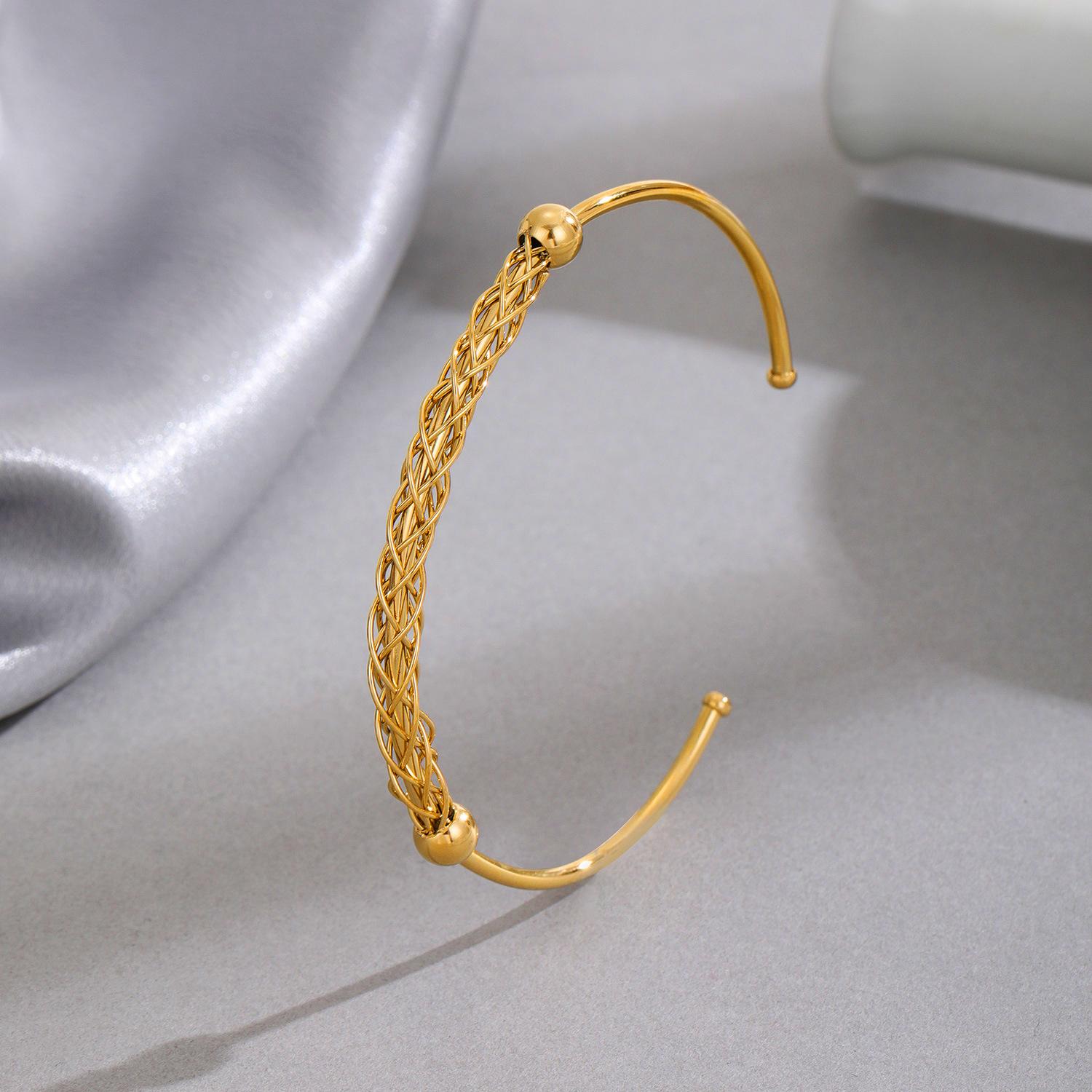 Customized professional design, stainless steel 18K electroplated real gold European metal twist woven bracelet bracelet 304 stainless steel золотий
Customized professional design, stainless steel 18K electroplated real gold European metal twist woven bracelet bracelet 304 stainless steel золотий