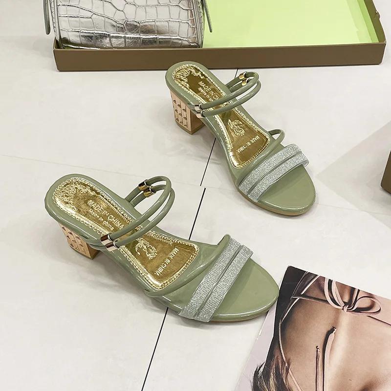 Новые модные женские сандалии со стразами, дизайнерские тапочки на мягкой подошве с открытым носком и высоким каблуком, женская модная повседневная женская обувь для вечеринок 36
Новые модные женские сандалии со стразами, дизайнерские тапочки на мягкой подошве с открытым носком и высоким каблуком, женская модная повседневная женская обувь для вечеринок 36