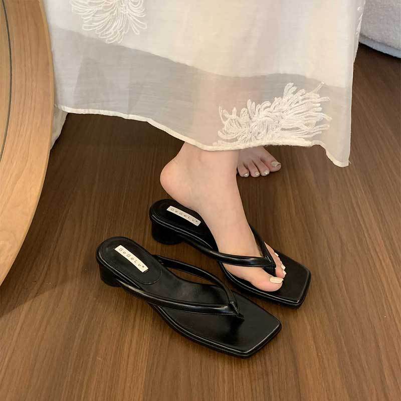 Thick heel flip-flops women s new summer wear high-end toe sandals with skirt silver slippers 39 чорний
Thick heel flip-flops women s new summer wear high-end toe sandals with skirt silver slippers 39 чорний