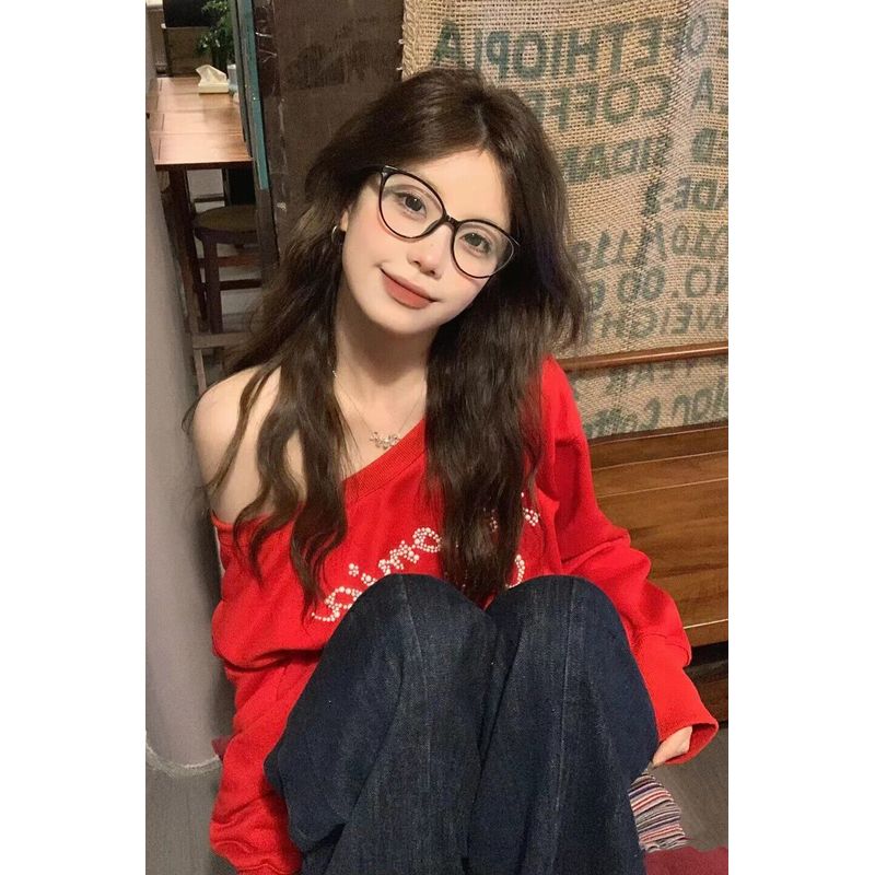 Red Off-Shoulder Sweatshirt for Women, Spring and Autumn, Loose and Lazy Style, Unique Design, One-Shoulder, Exposed Shoulder, Long-Sleeve T-Shirt Red S
Red Off-Shoulder Sweatshirt for Women, Spring and Autumn, Loose and Lazy Style, Unique Design, One-Shoulder, Exposed Shoulder, Long-Sleeve T-Shirt Red S