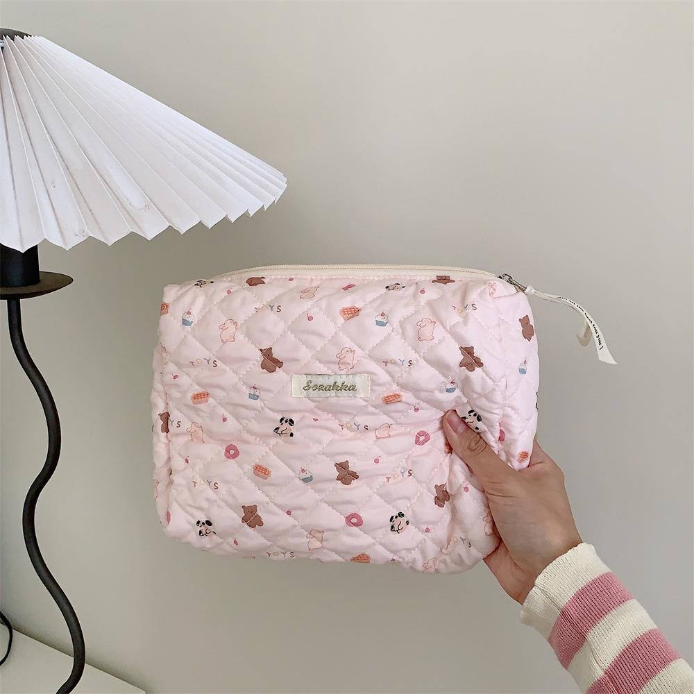 Handheld Storage Portable Bag For Skincare And Makeup Lovely Cartoon Design StyleA
Handheld Storage Portable Bag For Skincare And Makeup Lovely Cartoon Design StyleA