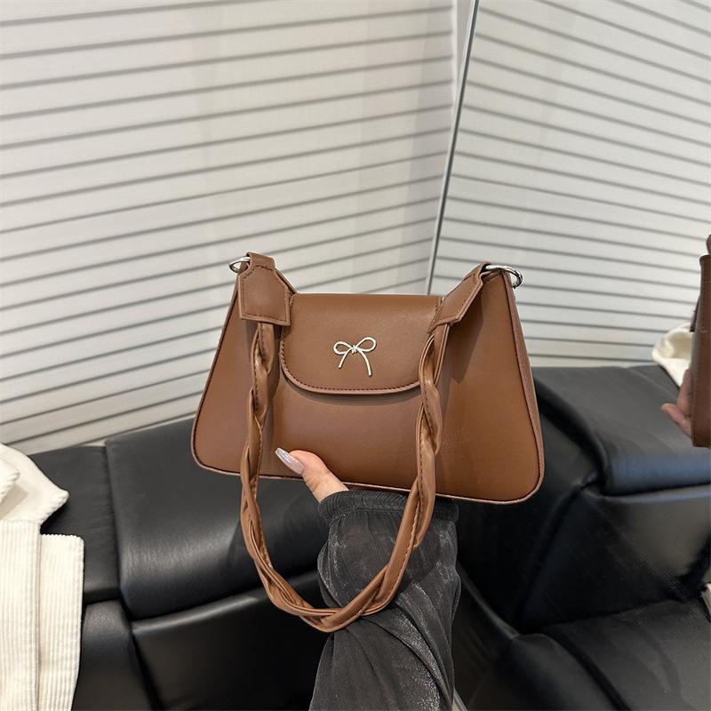 Модная женская персонализированная красивая нишевая сумка, женская летняя новая повседневная на плечо, подмышку, маленькая квадратная сумка коричневый
Модная женская персонализированная красивая нишевая сумка, женская летняя новая повседневная на плечо, подмышку, маленькая квадратная сумка коричневый