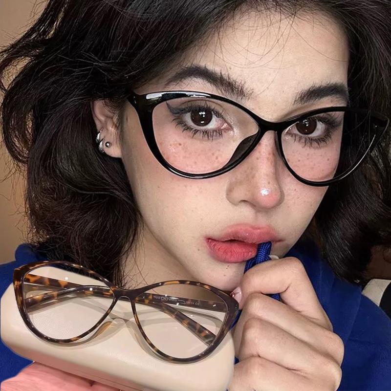 Fashion Luxury Cat Eye Glasses Women Korean Brand Vintage Leopard Triangle Frame Anti Blue Light Eyewear Female Computer Eyeglasses
Fashion Luxury Cat Eye Glasses Women Korean Brand Vintage Leopard Triangle Frame Anti Blue Light Eyewear Female Computer Eyeglasses