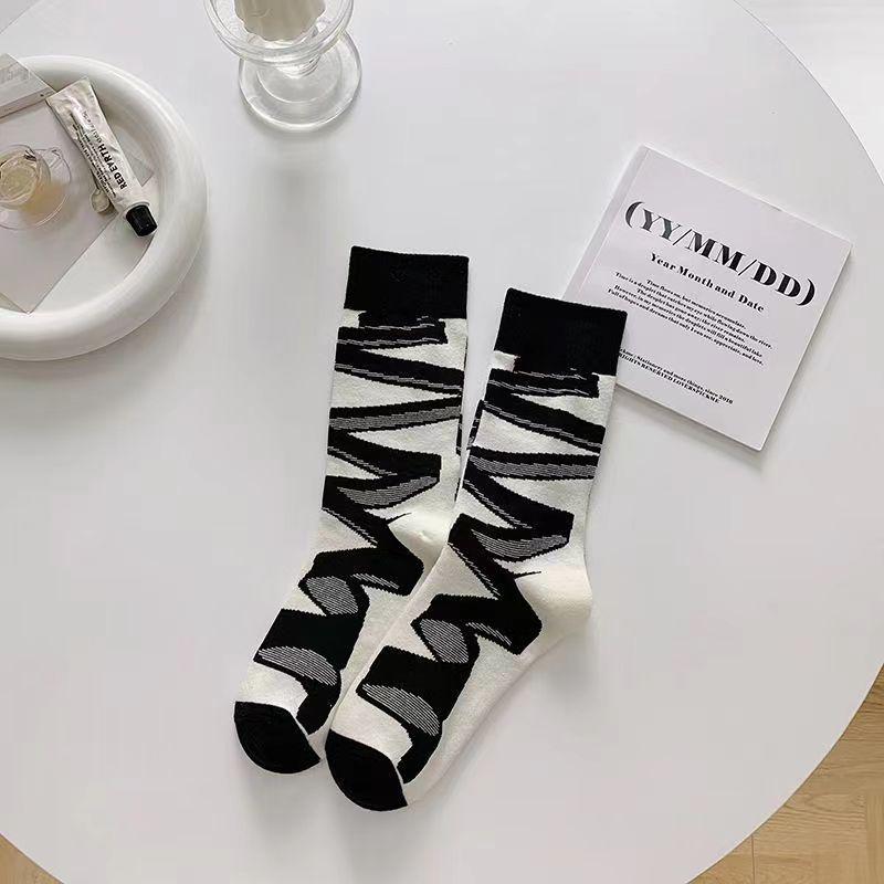 Женские гольфы до середины икры в полоску с граффити - Крутой летний японский и корейский тренд One Size
Женские гольфы до середины икры в полоску с граффити - Крутой летний японский и корейский тренд One Size