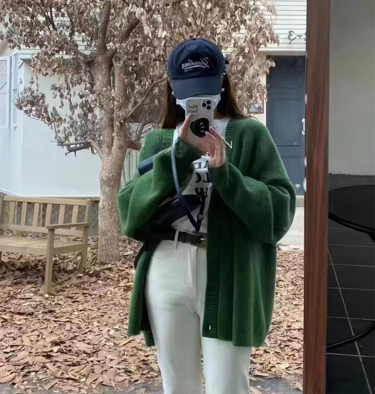 Новый свободный кардиган с V-образным вырезом, простой однобортный, вязаный, женский, однотонный, повседневный, с длинными рукавами, вязаный топ-жакет One size зелёный
Новый свободный кардиган с V-образным вырезом, простой однобортный, вязаный, женский, однотонный, повседневный, с длинными рукавами, вязаный топ-жакет One size зелёный