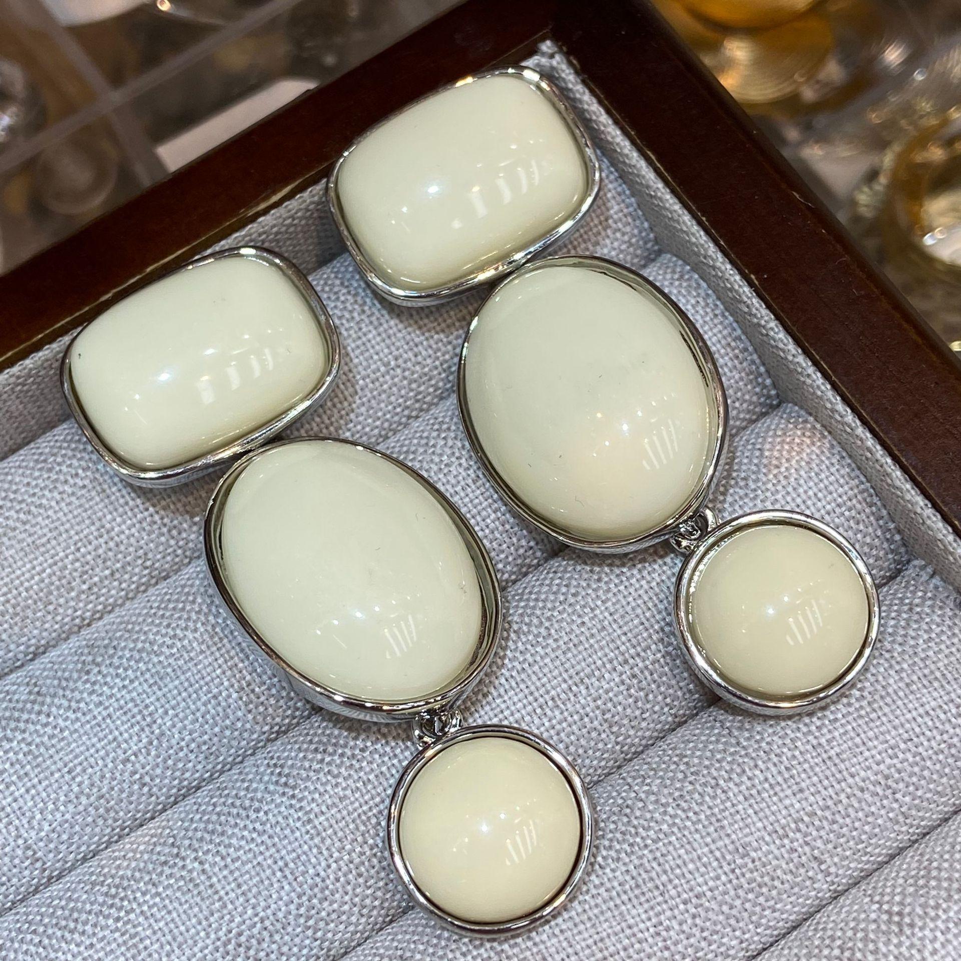 Medieval Vintaged Retro Temperament Milk White Resin Square Geometric Exaggerated Pendant Earrings Women
Medieval Vintaged Retro Temperament Milk White Resin Square Geometric Exaggerated Pendant Earrings Women