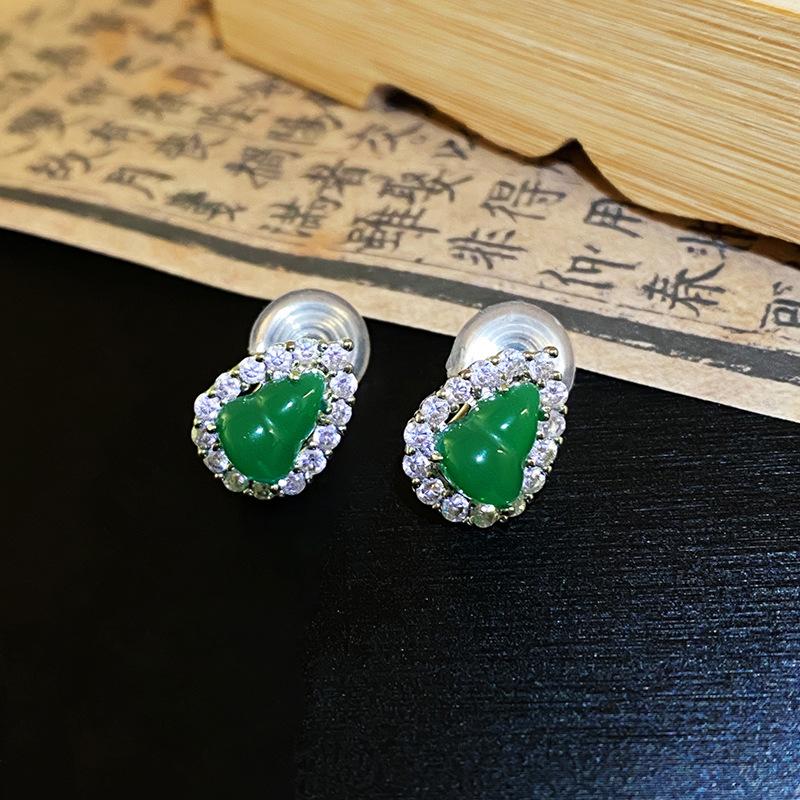 Green gourd earless ear clips, high-end new Chinese style zircon earrings, women s mosquito coil disc earrings, fashionable and light luxury
Green gourd earless ear clips, high-end new Chinese style zircon earrings, women s mosquito coil disc earrings, fashionable and light luxury