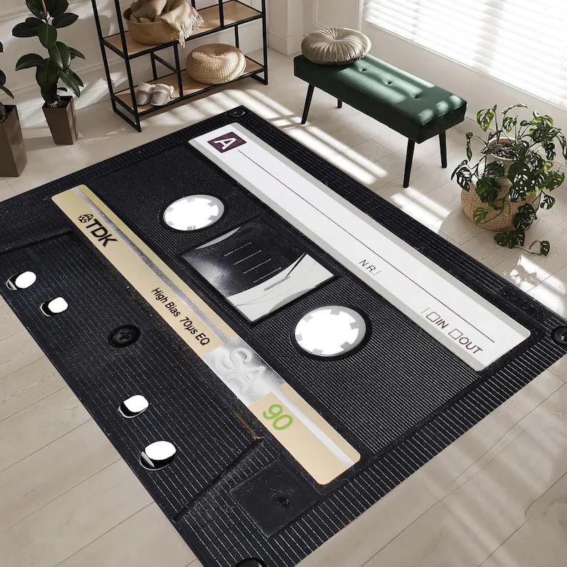 Ретро Ковер с узором кассет Retro Rock Casette Rug Ретро Ковер VHS Музыкальный Ковер Крутой Ковер Ковер для Гостиной Ковер для Офиса Персонализированный Ковер 40x60cm
Ретро Ковер с узором кассет Retro Rock Casette Rug Ретро Ковер VHS Музыкальный Ковер Крутой Ковер Ковер для Гостиной Ковер для Офиса Персонализированный Ковер 40x60cm
