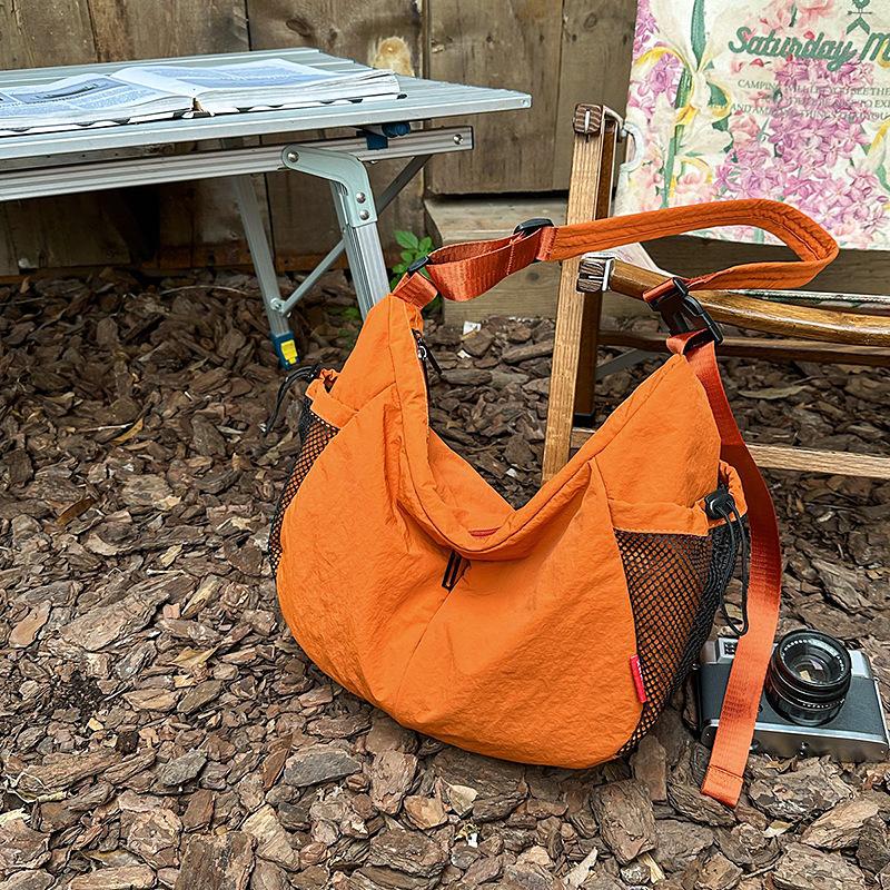 Versatile messenger bag Large capacity solid color messenger bag Leisure sports trend brand shoulder bag Student class bag tide помаранчевий
Versatile messenger bag Large capacity solid color messenger bag Leisure sports trend brand shoulder bag Student class bag tide помаранчевий