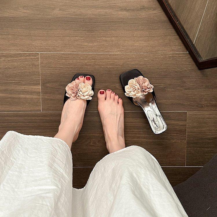 French evening breeze new Chinese high-heeled sandals girl 2025 summer new stiletto fairy wind flower one-word slippers 34
French evening breeze new Chinese high-heeled sandals girl 2025 summer new stiletto fairy wind flower one-word slippers 34
