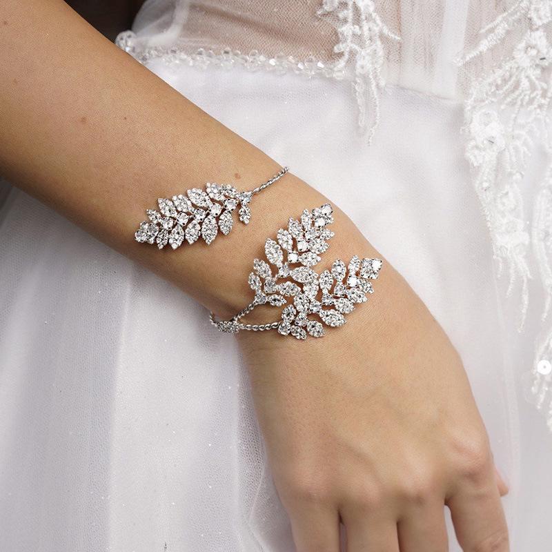 Sparkling Rhinestone Leaf Bangle: European & American Bridal/Wedding/Evening Accessory серебряный
Sparkling Rhinestone Leaf Bangle: European & American Bridal/Wedding/Evening Accessory серебряный
