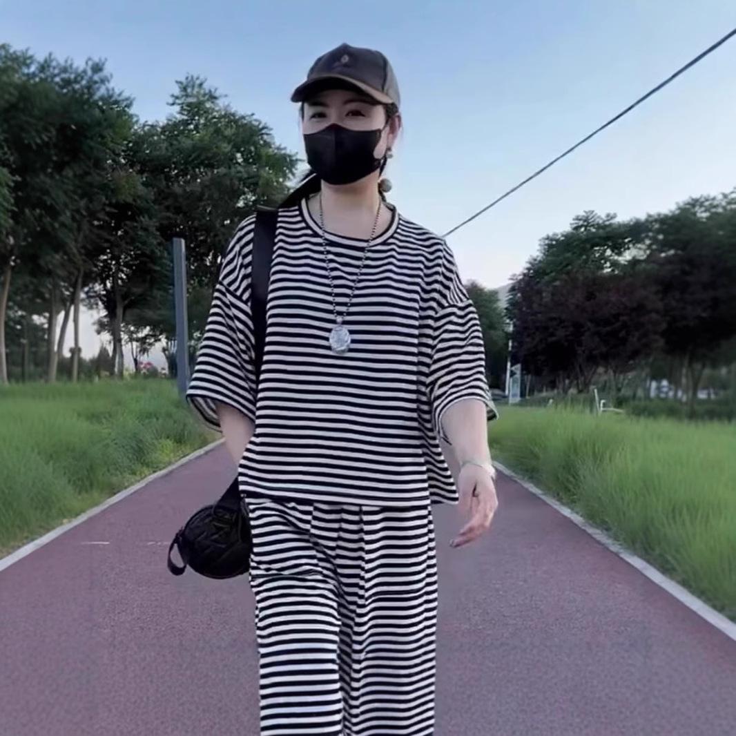 European Striped Casual Set: 2025 Trendy Loose Fit Sporty T-Shirt & Wide-Leg Pants Two-Piece XXL
European Striped Casual Set: 2025 Trendy Loose Fit Sporty T-Shirt & Wide-Leg Pants Two-Piece XXL