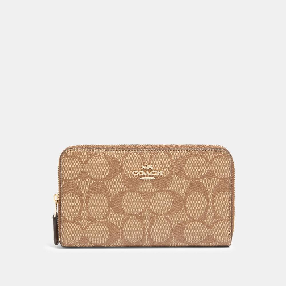 Кошелек Coach среднего размера на молнии из парусины Signature золотистого цвета хаки Saddle 2
Кошелек Coach среднего размера на молнии из парусины Signature золотистого цвета хаки Saddle 2