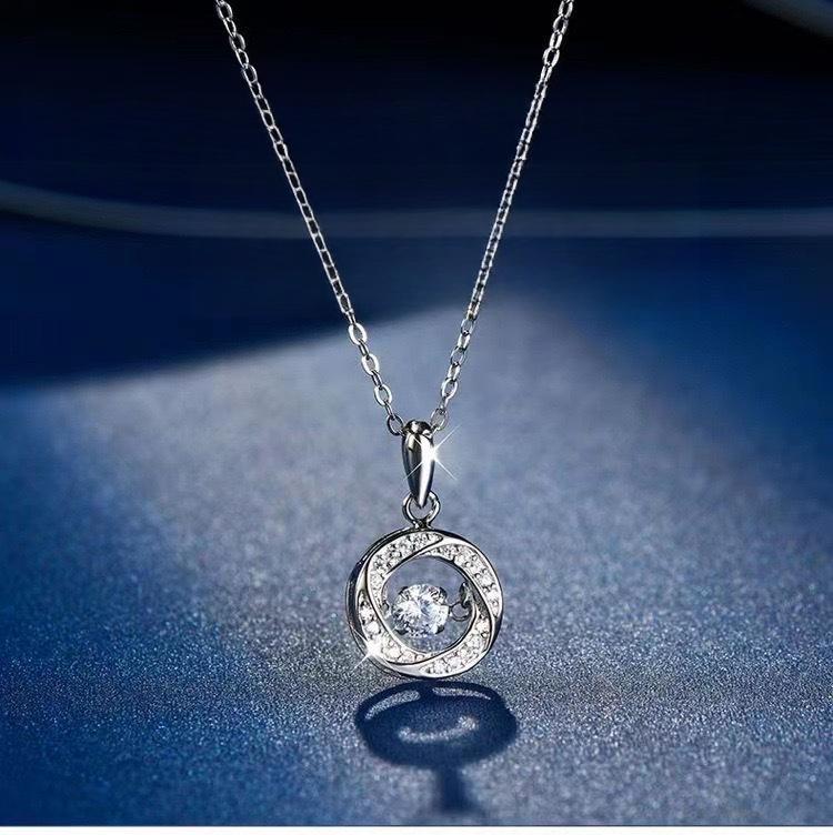 Moon Circle Necklace Women s Light Luxury One Carat Pendant Niche Design Sense Advanced Simple Versatile Clavicle Chain
Moon Circle Necklace Women s Light Luxury One Carat Pendant Niche Design Sense Advanced Simple Versatile Clavicle Chain