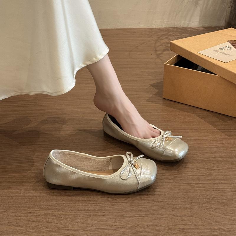 2025 autumn new retro gentle evening shoes small fragrant wind square head flat shoes one pedal casual single shoes women 40 шампанского
2025 autumn new retro gentle evening shoes small fragrant wind square head flat shoes one pedal casual single shoes women 40 шампанского