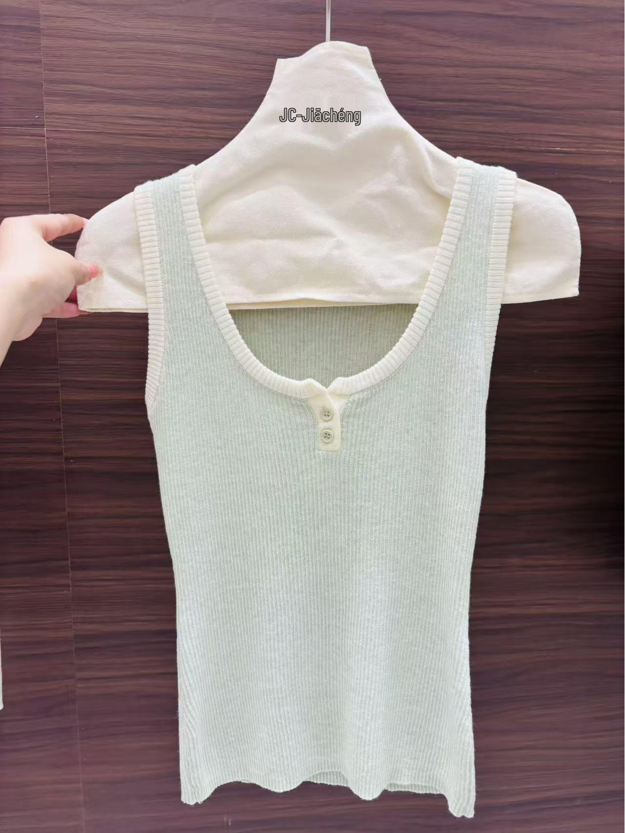 2026 Women s Summer V-neck Knit Camisole: Sleeveless Slim-fit Versatile Top One Size (up to 120 lbs)
2026 Women s Summer V-neck Knit Camisole: Sleeveless Slim-fit Versatile Top One Size (up to 120 lbs)