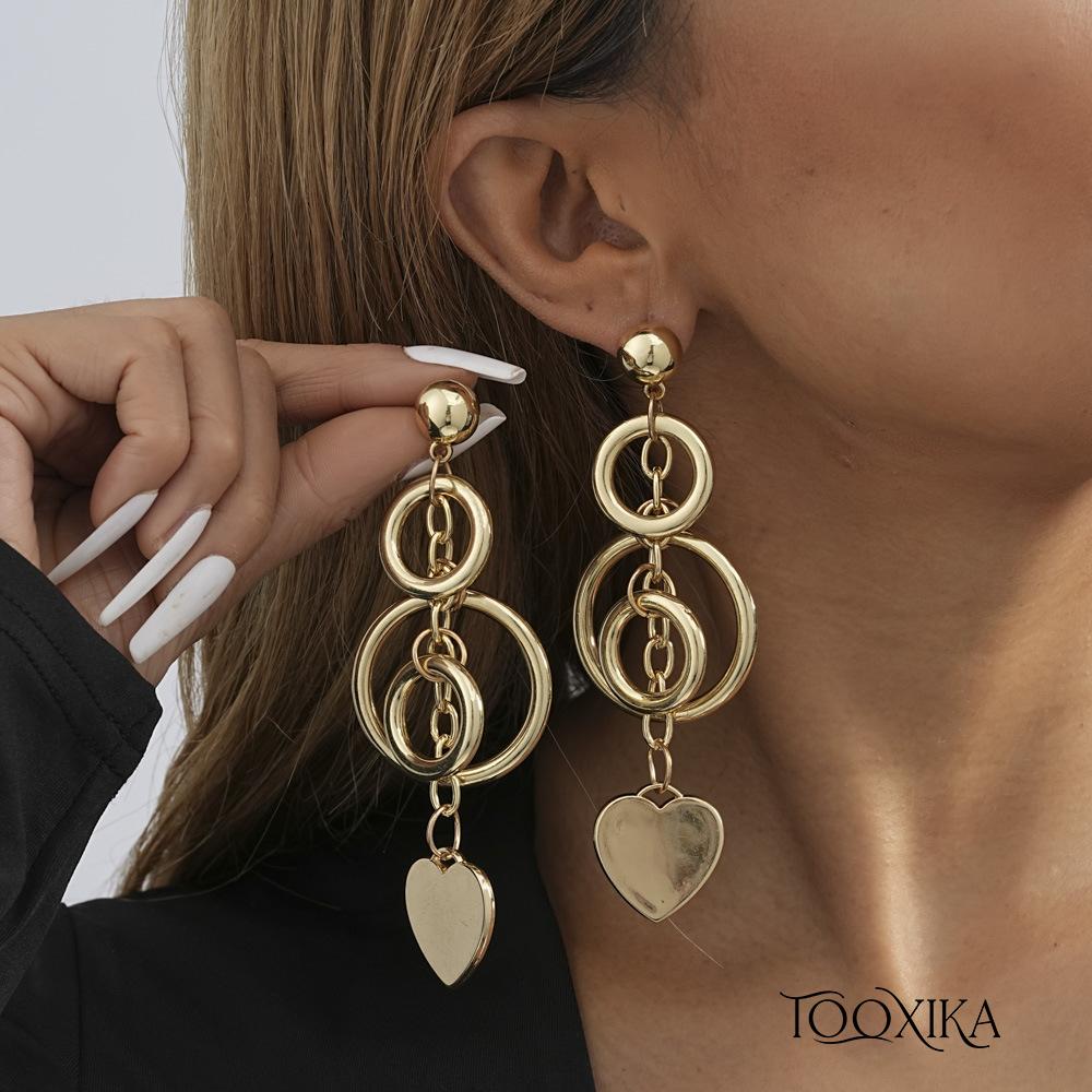 Металлические полые длинные серьги Tooxika в форме сердца, простые и универсальные уличные серьги в форме сердца для женщин
Металлические полые длинные серьги Tooxika в форме сердца, простые и универсальные уличные серьги в форме сердца для женщин