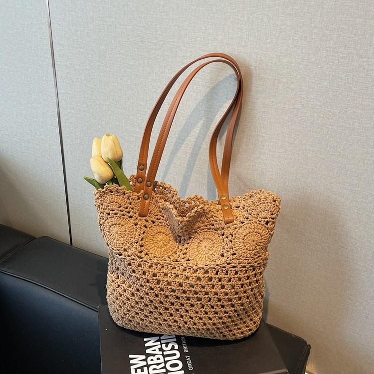 Large capacity knitted bag women s summer 2025 new woven straw bag seaside vacation beach bag
Large capacity knitted bag women s summer 2025 new woven straw bag seaside vacation beach bag