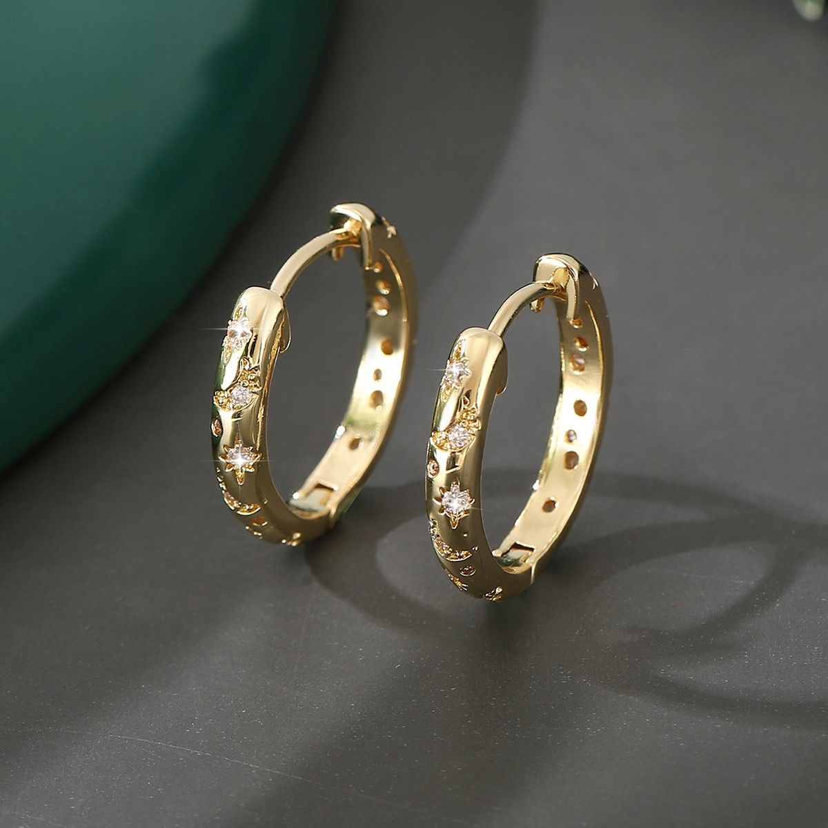 Accessories Luxury Temperament Copper Inlaid Color Zirconium Large Earrings Retro Atmosphere Star Moon Earrings Earrings Popular Earrings
Accessories Luxury Temperament Copper Inlaid Color Zirconium Large Earrings Retro Atmosphere Star Moon Earrings Earrings Popular Earrings