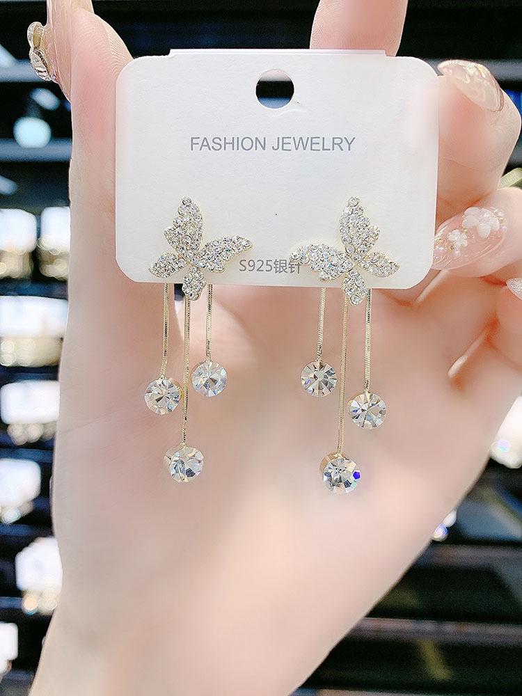 2024 Trend: Women s Butterfly Tassel Stud Earrings - Elegant, Versatile, Slimming Accessories for Round Faces
2024 Trend: Women s Butterfly Tassel Stud Earrings - Elegant, Versatile, Slimming Accessories for Round Faces