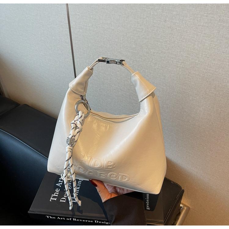 High-end niche bag women s spring and summer new fashion shoulder messenger bag women s dumpling bag чёрный
High-end niche bag women s spring and summer new fashion shoulder messenger bag women s dumpling bag чёрный