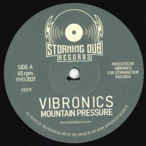 7inch Record VIBRONICS - Mountain Pressure / Mountain Dub SDR71 Storming Dub 2021 Italy Reggae, Ska & Dub
7inch Record VIBRONICS - Mountain Pressure / Mountain Dub SDR71 Storming Dub 2021 Italy Reggae, Ska & Dub