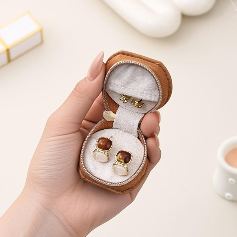 Semi-circular Portable Ring Box Jewelry Display Travel Bag Pendant Jewelry Box Keychain Gifts коричневий
Semi-circular Portable Ring Box Jewelry Display Travel Bag Pendant Jewelry Box Keychain Gifts коричневий