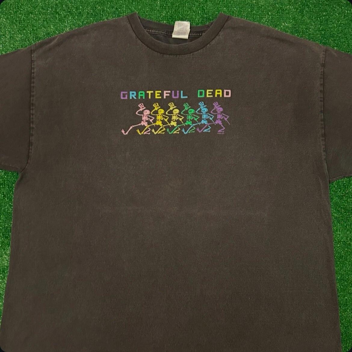 Vintage 90s Grateful Dead Band Tee Dancing Skeletons VTG 2005 Shirt Mens XXL S
Vintage 90s Grateful Dead Band Tee Dancing Skeletons VTG 2005 Shirt Mens XXL S
