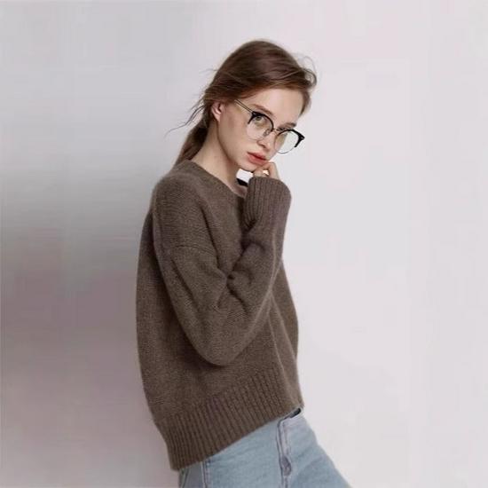 Cozy Wool Women s Sweater: Solid Color, Round Neck, Thick Knit, Loose Fit for Autumn/Winter. XL кофейный
Cozy Wool Women s Sweater: Solid Color, Round Neck, Thick Knit, Loose Fit for Autumn/Winter. XL кофейный