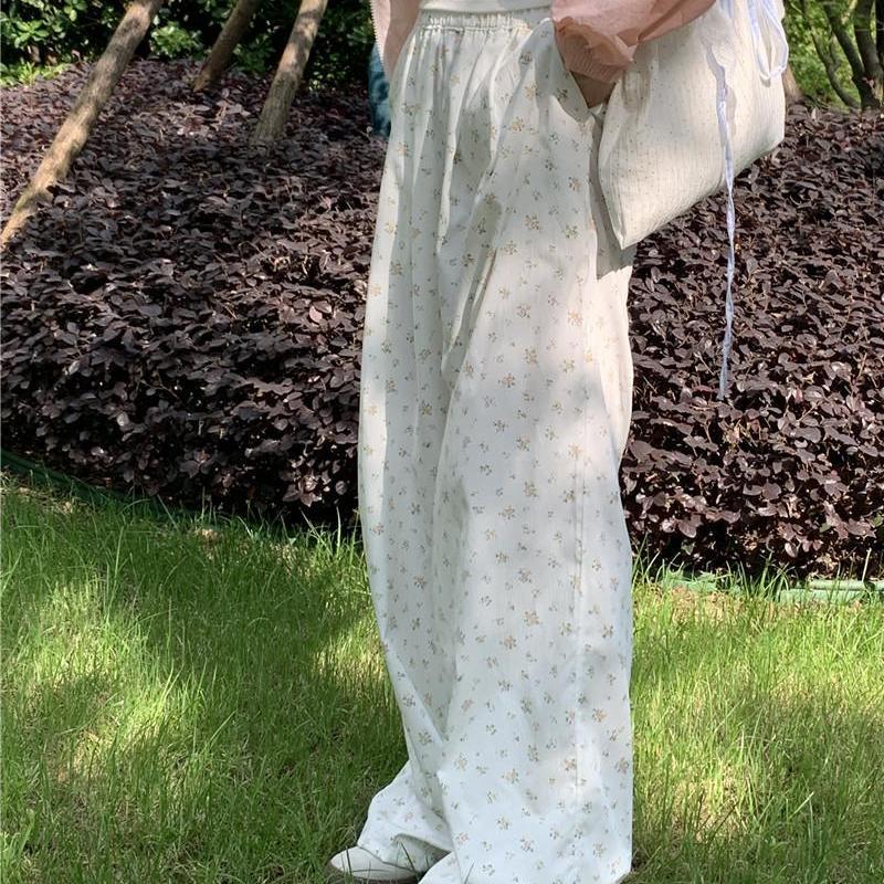 Women s White Floral High-Waisted Drape Culottes - Summer 2025 Relaxed Fit, Narrow/Wide-Leg. M (96-110 lbs)
Women s White Floral High-Waisted Drape Culottes - Summer 2025 Relaxed Fit, Narrow/Wide-Leg. M (96-110 lbs)
