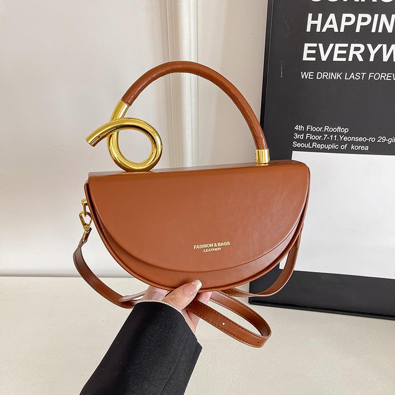 European American Retro Shoulder Bag Fashion Design Crossbody Bag Elegant Light Luxury Handbag Solid Color Versatile Casual Bags 25x7x13cm
European American Retro Shoulder Bag Fashion Design Crossbody Bag Elegant Light Luxury Handbag Solid Color Versatile Casual Bags 25x7x13cm