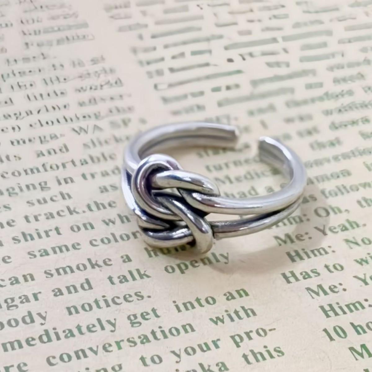 Custom Double Layer Knotted Retro Hip Hop Woven Ring
Custom Double Layer Knotted Retro Hip Hop Woven Ring