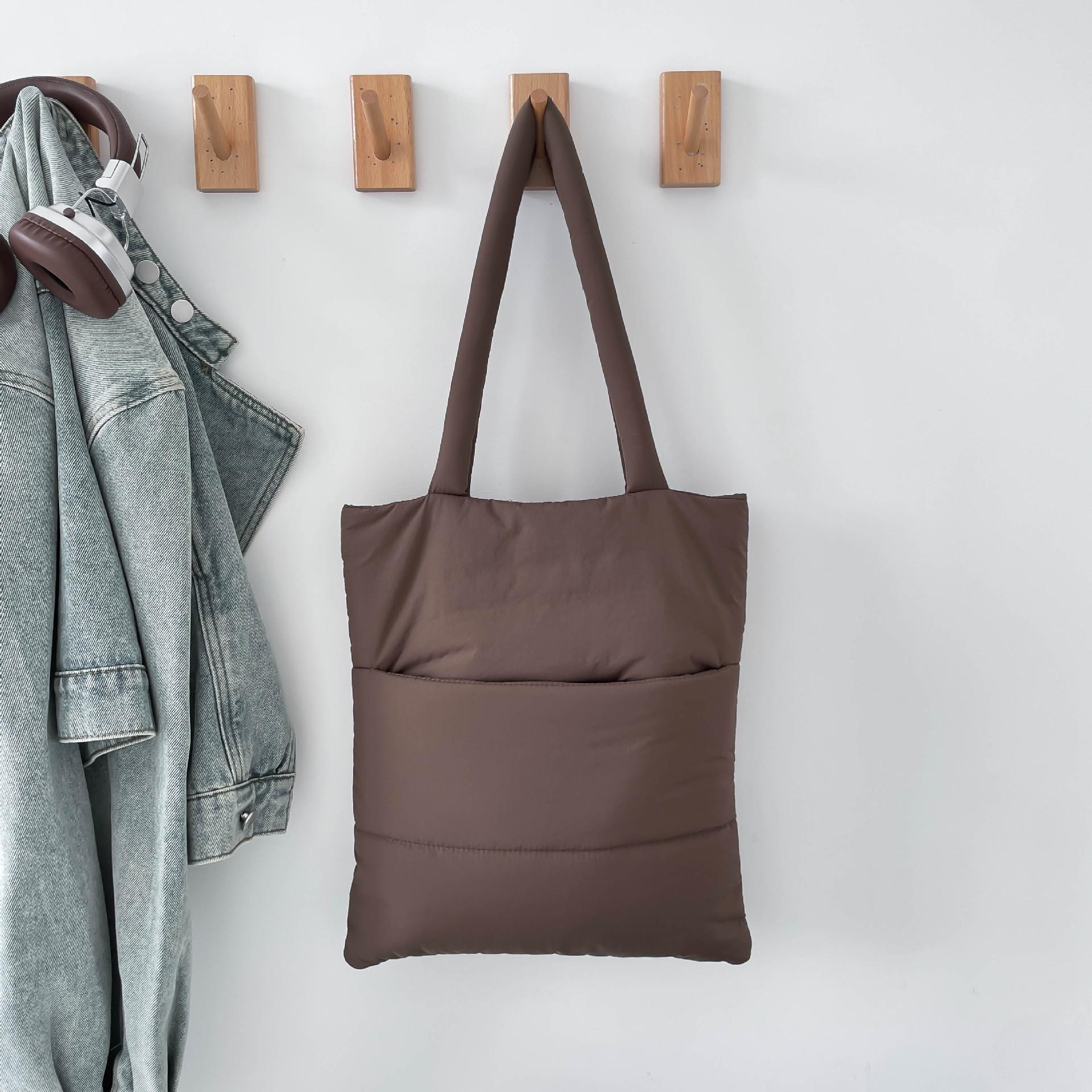 Simple Cott Clothing Bag Lightweight Commuting Tote Bag Large Capacity Fashiable Embroidery Thread Travel Handbag коричневий
Simple Cott Clothing Bag Lightweight Commuting Tote Bag Large Capacity Fashiable Embroidery Thread Travel Handbag коричневий