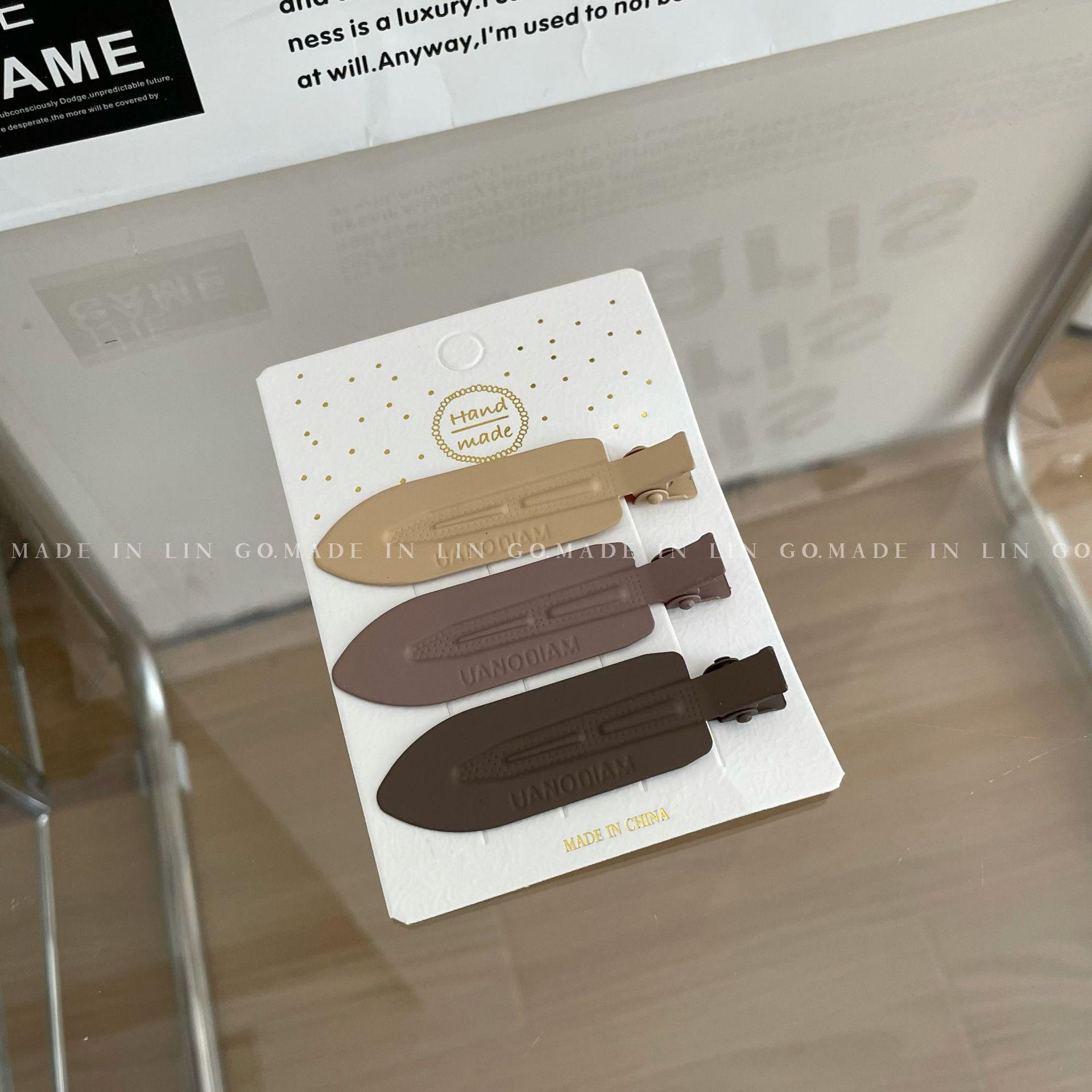 «Упаковка из 2 заколок для волос серии Y2K Fresh Juice Duckbill — милые, бесшовные, аксессуары с челкой на бок»
«Упаковка из 2 заколок для волос серии Y2K Fresh Juice Duckbill — милые, бесшовные, аксессуары с челкой на бок»