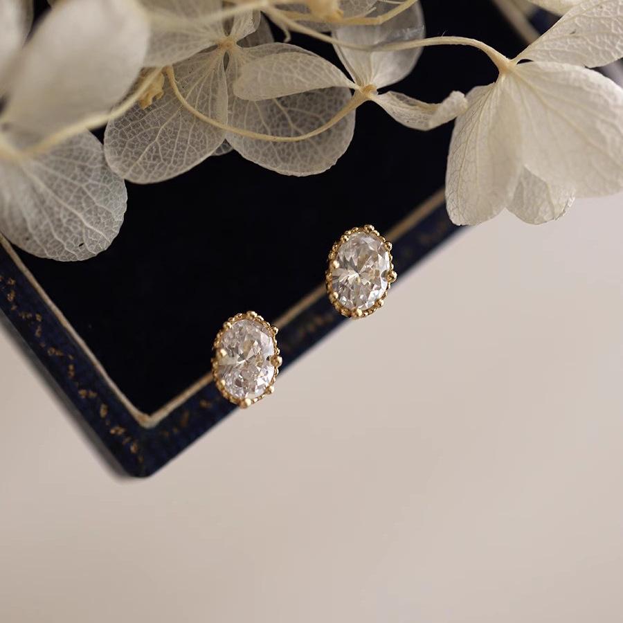 925 Sterling Silver Gold-Plated Vintage Oval Pigeon Egg Stud Earrings with Diamond - Versatile French Style for Women 925 Sterling Silver
925 Sterling Silver Gold-Plated Vintage Oval Pigeon Egg Stud Earrings with Diamond - Versatile French Style for Women 925 Sterling Silver