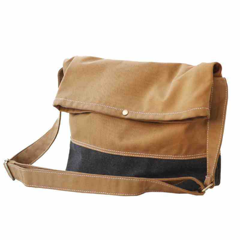 Japanese large-capacity messenger bag flip splicing literary messenger bag students go out in class messenger canvas bag standard
Japanese large-capacity messenger bag flip splicing literary messenger bag students go out in class messenger canvas bag standard