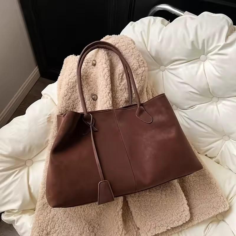 FLYING STARS Women s Retro Handbag Large Capacity Y2K Women Short Handle PU Leather Big Solid Color Handbag Women s Shoulder Bag 46cmX25cmX13cm
FLYING STARS Women s Retro Handbag Large Capacity Y2K Women Short Handle PU Leather Big Solid Color Handbag Women s Shoulder Bag 46cmX25cmX13cm