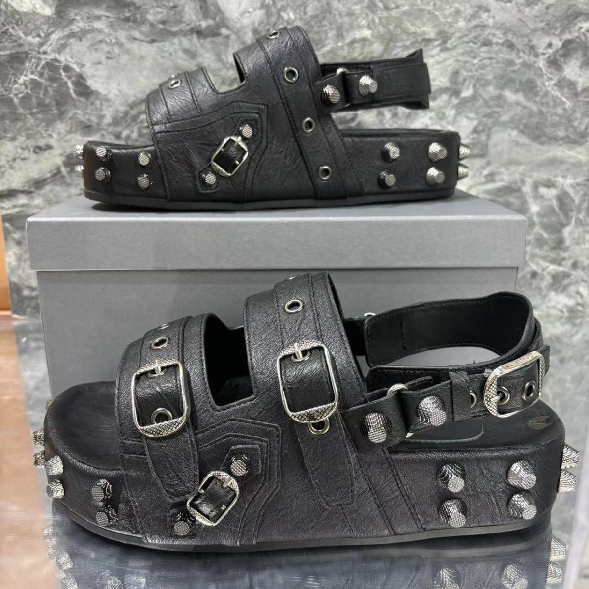 Rivet Fashion Sandals Summer Flat-bottomed Increased Sandals Outer Wear Casual Slippers Non-slip EU39/CN40 чорний
Rivet Fashion Sandals Summer Flat-bottomed Increased Sandals Outer Wear Casual Slippers Non-slip EU39/CN40 чорний
