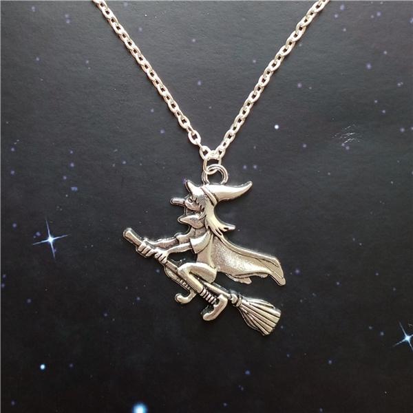 Античное серебряное ожерелье с подвеской в виде ведьмы, ожерелье злой ведьмы на Хэллоуин для девочек и женщин
Античное серебряное ожерелье с подвеской в виде ведьмы, ожерелье злой ведьмы на Хэллоуин для девочек и женщин